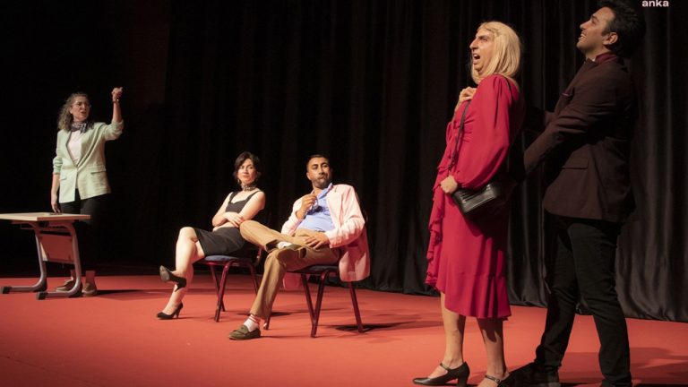 Mersin Büyükşehir Belediyesi kursiyerlerinin ilk oyunu: Ben Kadınım