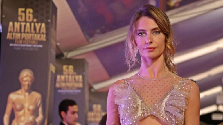 Tuba Ünsal acilen hastaneye kaldırıldı