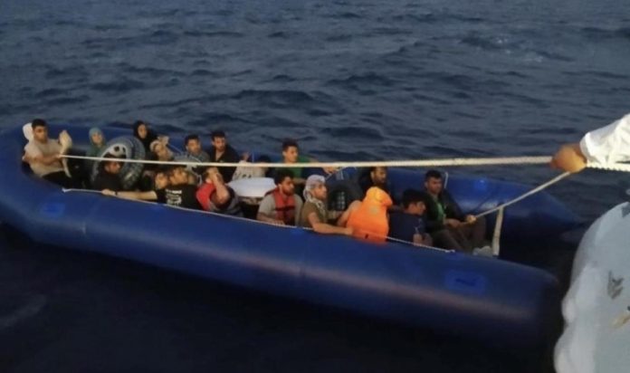 ayvalik-aciklarinda-11i-cocuk-30-sistemsiz-gocmen-yakalandi-8tkzlDK8.jpg