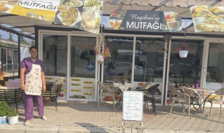 Depremzede esnafın konteynerine giren hırsız içli köfte yiyip, bulaşıkları yıkadı