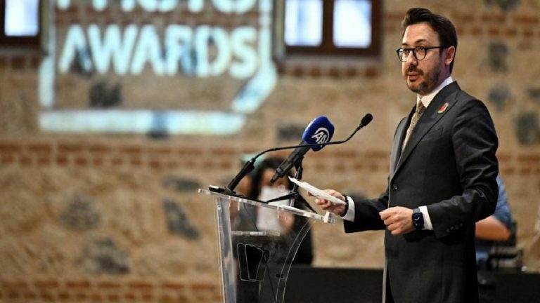 İstanbul Photo Awards 10. yıl standı Rami Kütüphanesi’nde açıldı