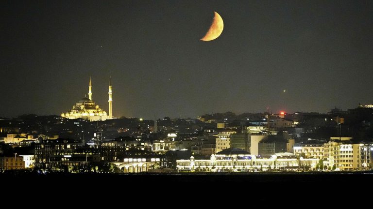 İstanbul’da gece saatlerinde sıcak hava ve nem etkili oluyor