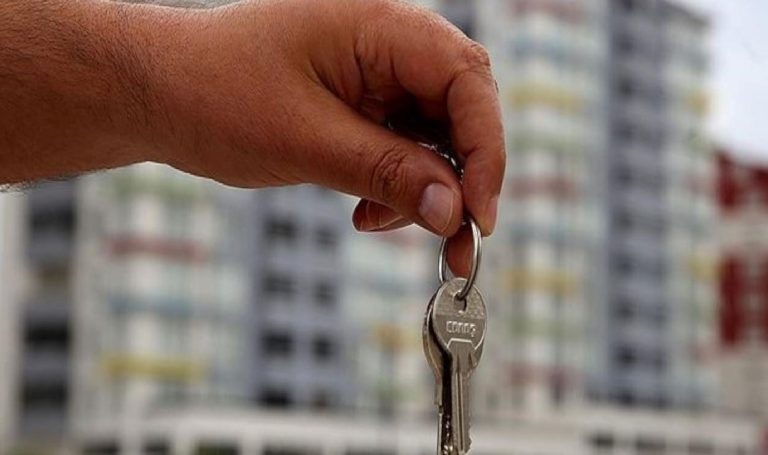 Kağıthane’de bir kiracı konutu boşaltırken camı çerçeveyi indirdi