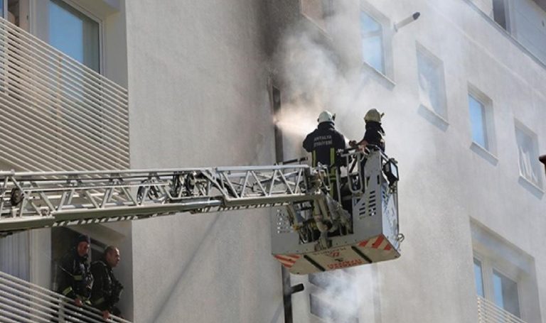 Klima motoru büyük bir gürültü ile patladı, apartman sakinleri panik yaşadı