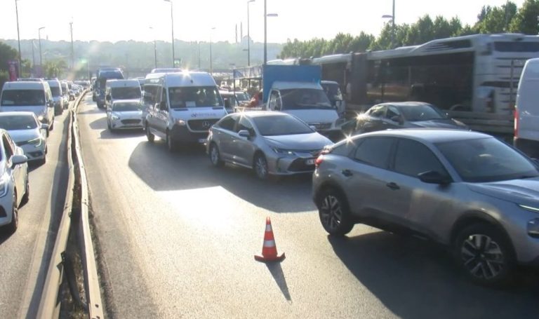 Küçükçekmece’de yol tartışması zincirleme kazayı getirdi: 13 yaralı