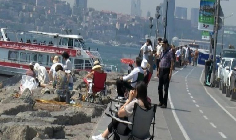 Nemli ve sıcak havadan bunalan İstanbullar kıyılara koştu