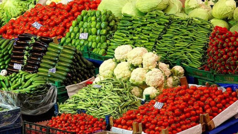 Tarihi Tire Pazarı’na yoğun ilgi: Her hafta 1800 tezgah kuruluyor