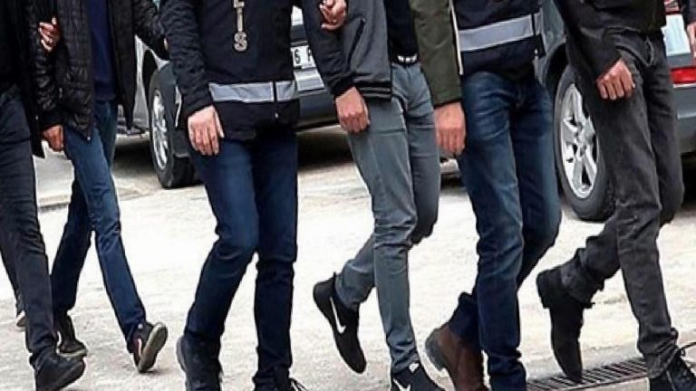 Yediemin otoparklarındaki lüks otomobilleri satan şebekeye operasyon