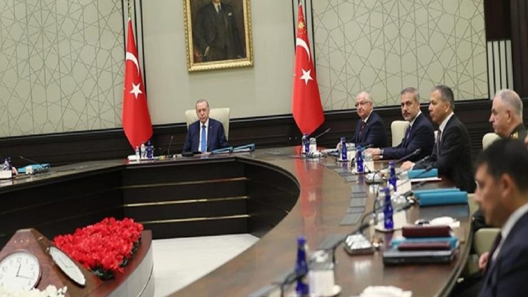 Ahmet Zeki Üçok: Emekli edilen albay ve generaller gizlendi