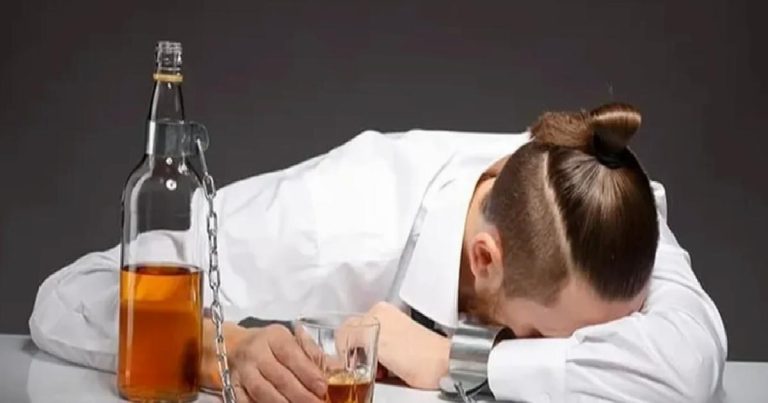 Alkol bağımlılığı yaşı gittikçe düşüyor