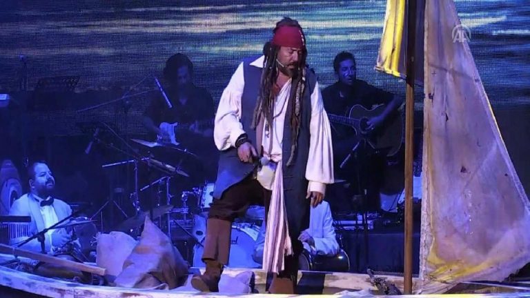 Ata Demirer, Harbiye Açıkhava’da sahne aldı