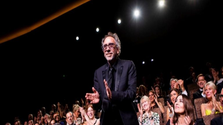 ‘Beterböcek Beterböcek’in oyuncuları Venedik Film Festivali’nde ayakta alkışlandı