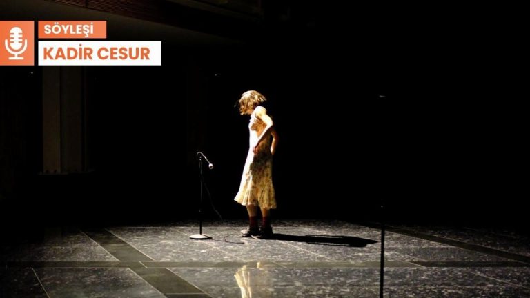 Çiçekli elbiseli kadın: Endonezyalı… Alevi… Kürt…