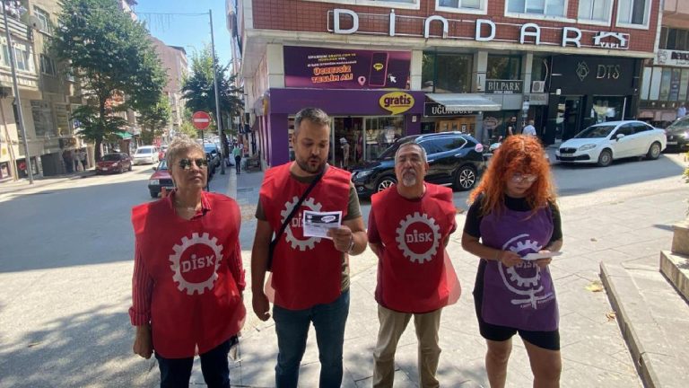 DİSK üyelerinden Gratis çalışanlarına çağrı: Sendikaya üye olun