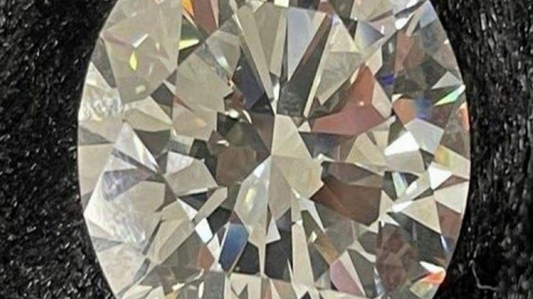 Dünyanın en büyük elmaslarından biri Botsvana’da çıkarıldı: ‘499 gram ağırlığında’