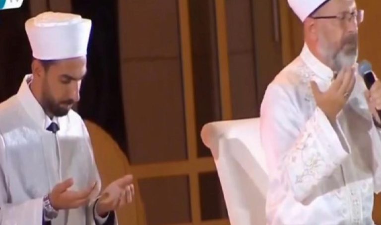 Ekrem İmamoğlu ‘Allah onu ıslah etsin’ demişti… Hutbede Atatürk’ü anmayan Ali Erbaş Saray’da andı