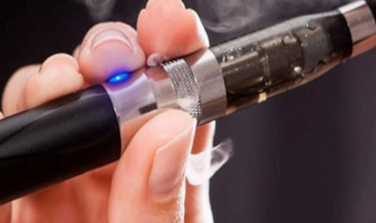 Elektronik sigara elinde patladı: Yüzü ve bedeni yandı!