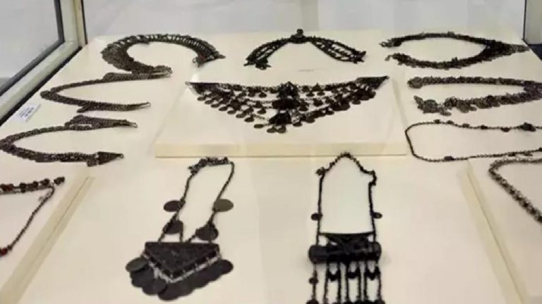 Erzurum Müzesi deposundaki takıları görücüye çıkardı