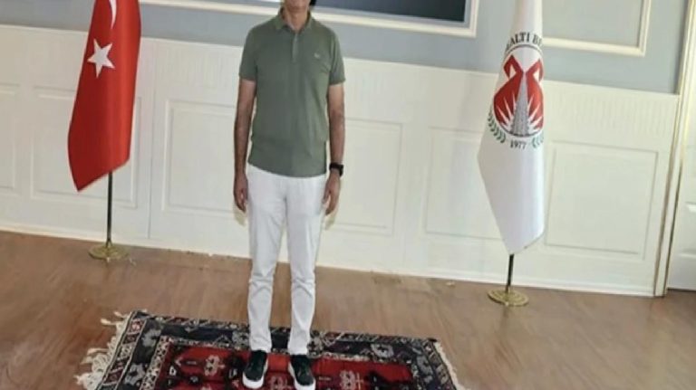 Geriye bir tek kilim kaldı! CHP’li Döşemealtı Belediye Başkanı’nın makam odasına haciz