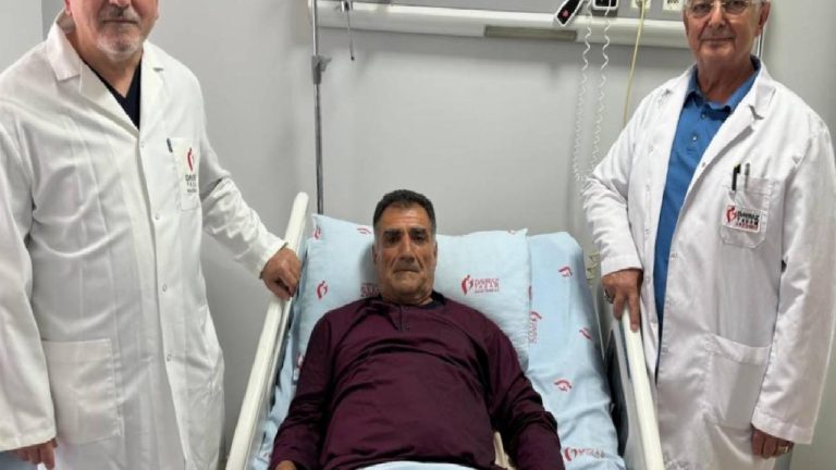 Isparta’da bir kişinin karnından 8 kilogram tümör çıkarıldı