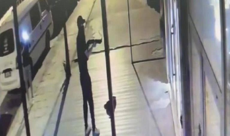 İşyerine pompalı tüfekli taarruz: Biri ateş etti başkası kayda aldı!