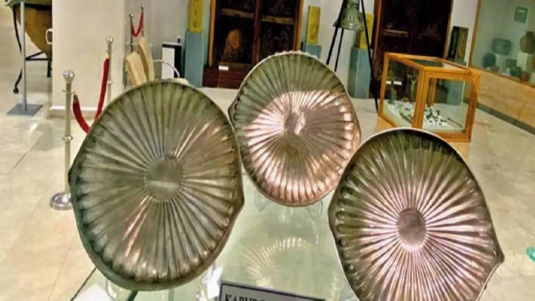 Kaçakçılardan kurtarılan Urartu eserleri Kars’ta sergileniyor