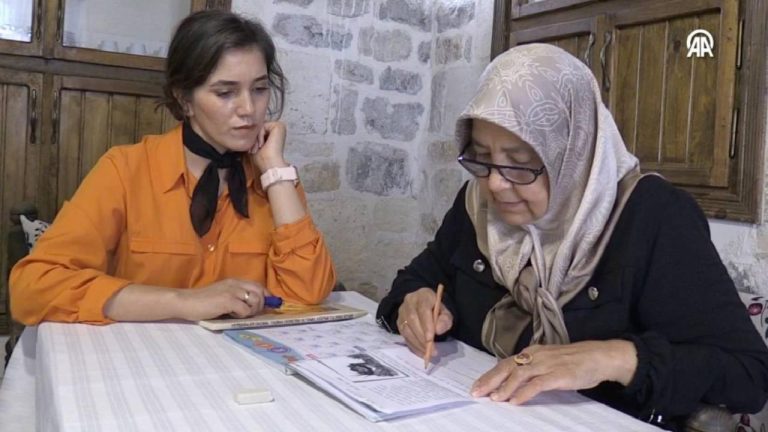 Okuma-yazma hayalini 66 yaşında gerçekleştirdi
