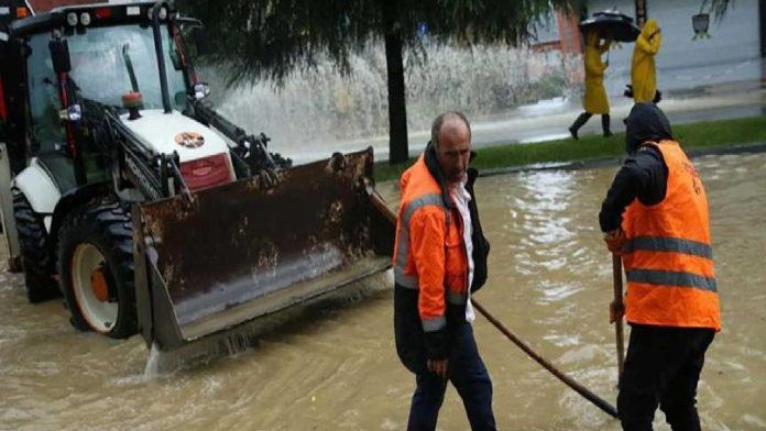 orduda-siddetli-yagis-su-baskinlarina-neden-oldu-I2xHcIEn.jpg