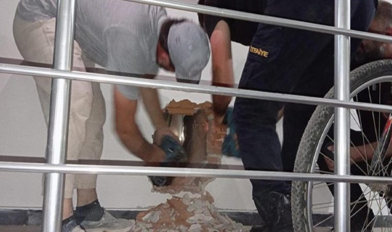 Rize’de asansörde panik anları: Mahsur kalan 16 yaşındaki Zeynep kurtarıldı