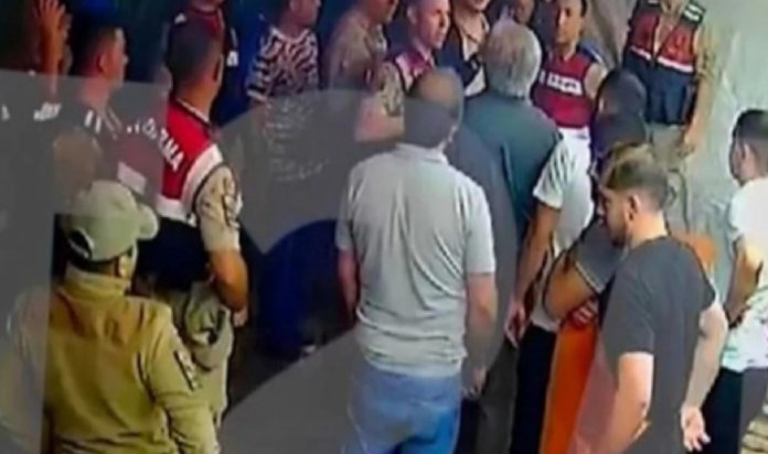 sen-misin-yer-yok-diyen-savci-restoran-sahipleri-de-dahil-hepsini-gozaltina-aldirdi-kdWkUE2L.jpg