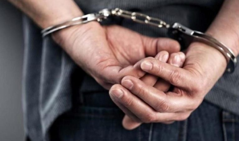 Babası ve birlikte yaşadığı bayanı öldüren kuşkulu tutuklandı