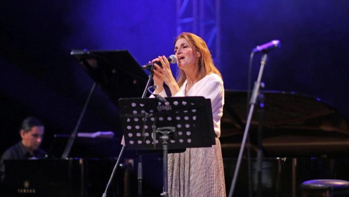 baris-dogukan-yazici-ve-monica-molina-19-uluslararasi-alanya-caz-festivalinde-zL45Q2tZ.jpg