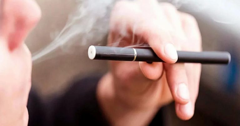 Dikkat masum bir su buharı değil! Elektronik sigaralardaki 7 bin kimyasal maddenin çoğu kansorejen!