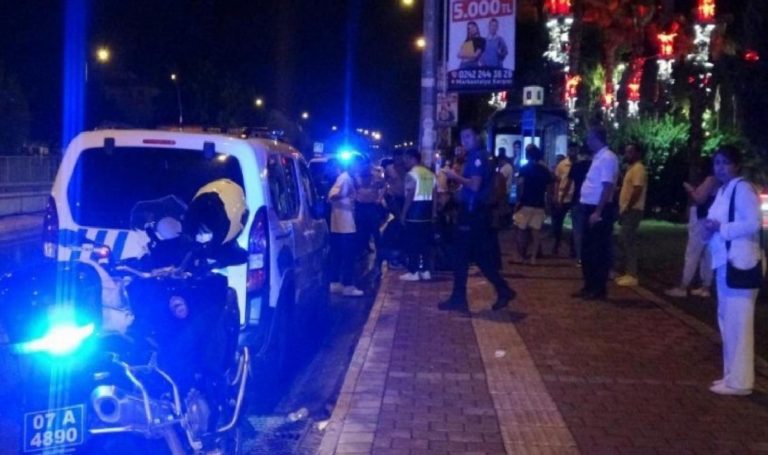 Halk otobüsünde ’laf atma’ hengamesinde kan aktı: 1 yaralı