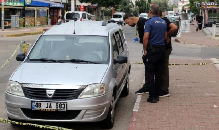 Kanser hastası, taburcu olduğu hastanenin karşısındaki arabasında meyyit bulundu