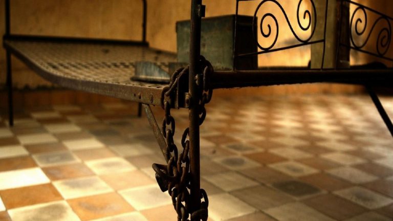 Kiracı olarak kaldığı evde işkenceye uğradı: ‘Ev sahibim kadın iç çamaşırları giydirip zorla dans ettirdi’