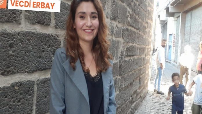 sur-belediyesi-esbaskani-fatma-gulan-onkol-cicek-gibi-bir-sur-istiyorum-9YsM2B3h.jpg
