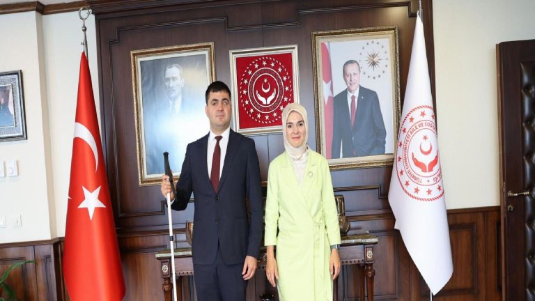 Türkiye’nin ilk görme engelli hakimi göreve başladı