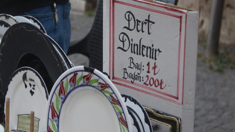 Ücret karşılığı dert dinliyor: Kadınlar 200, erkekler ise 1 TL