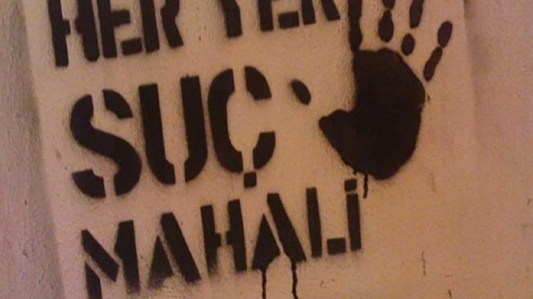 Boşanma davasına katıldı, çıkışta ağır yaraladı