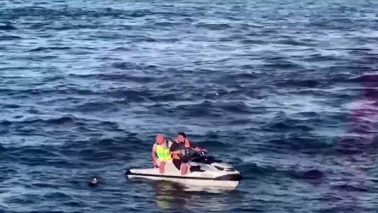 Eminönü’nde jet skili martı operasyonu