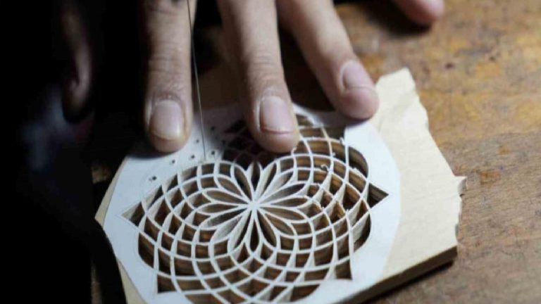 Fatih Öztürk, Sedef Kakma sanatını devam ettiriyor