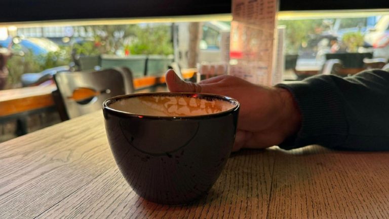 Günün ilk kahvesi saat kaçta içilir? Sabah kahvesi zararlı mı?