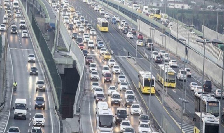 İstanbul’da sabah trafik yoğunluğu yaşanıyor