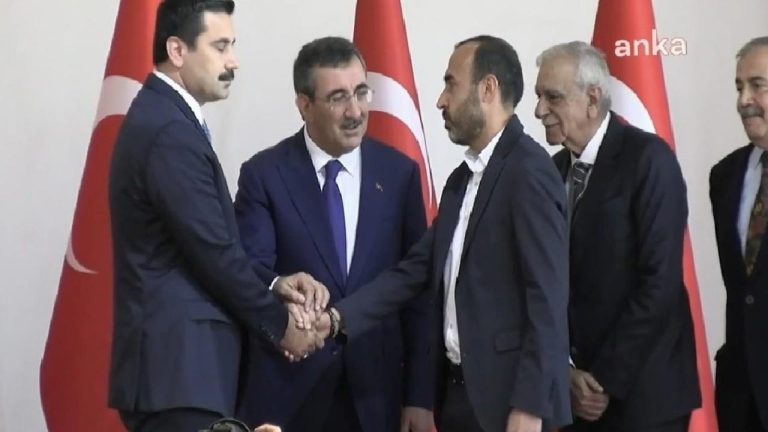 Şenyaşar ve Yıldız aileleri barıştı: El sıkıştılar