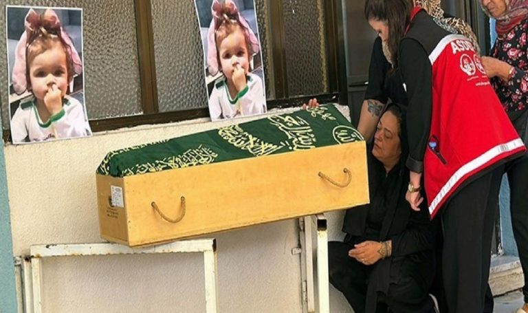 Sıla bebeğe acı veda… Gözyaşları sel oldu: Tabut küçük, acı büyük