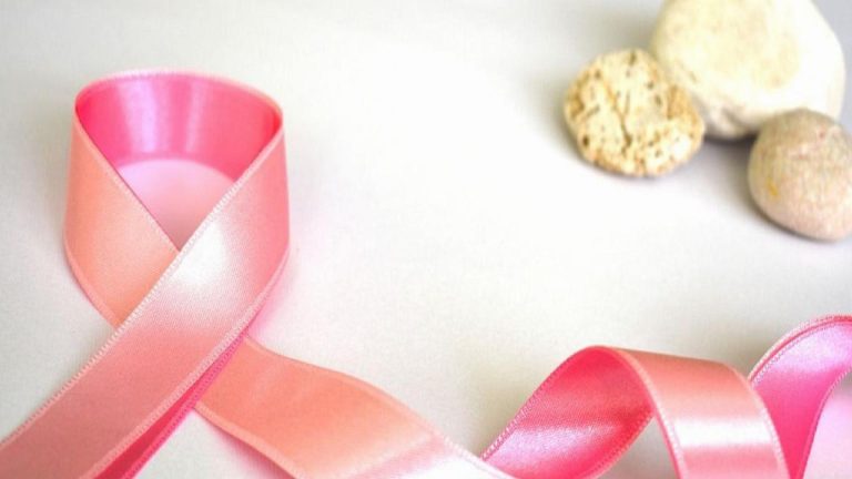 Uzmanı, üçlü negatif meme kanserine dikkat çekerek uyarıda bulundu: Özellikle genç kadınları tehdit ediyor