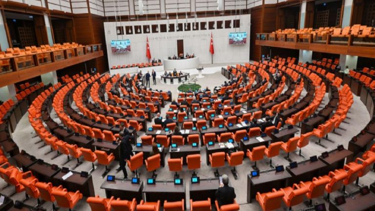 Anadil ve eğitim talepli 7 önerge aynı gün reddedildi