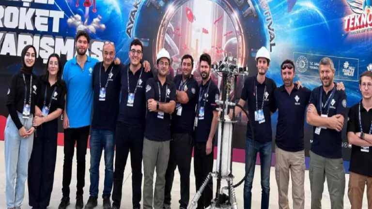 Ankara Yıldırım Beyazıt Üniversitesi öğrencilerinden roket projesi