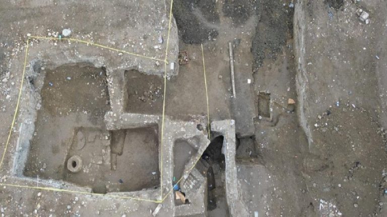 Hatay’da enkazın kaldırılmasıyla binaların altında şapel ortaya çıktı